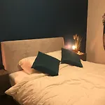 Au Pied Du Chateau