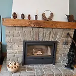 Au Pied Du Chateau *