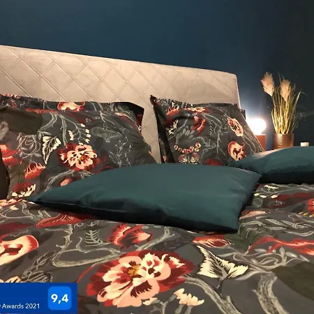 Au Pied Du Chateau בוילון