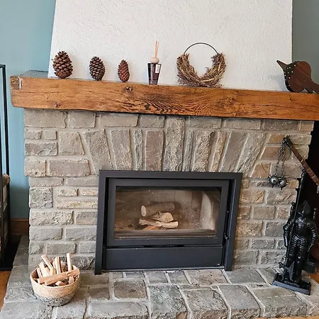 Au Pied Du Chateau *