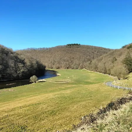 Au Pied Du Château Bouillon